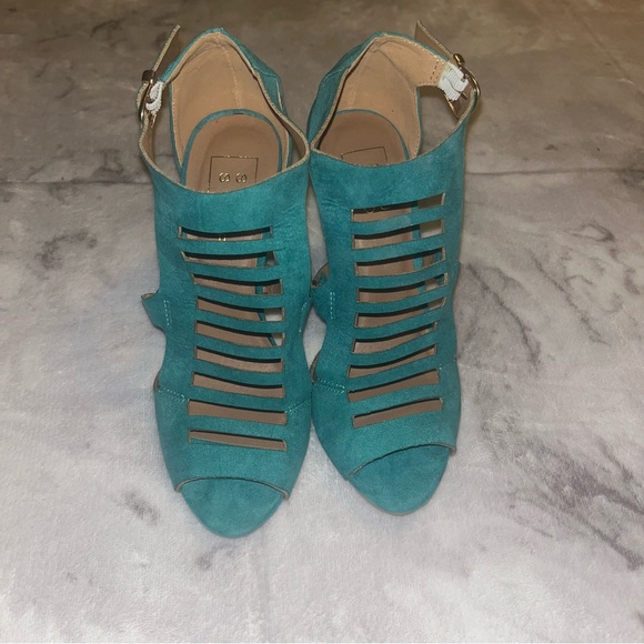 SHU SHOP HEEL SHIES! - Picture 3 of 8